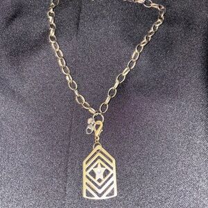Elegant Gold Geometric Pendant Necklace
